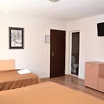Hotel Семеен Хотел Къщата 2*