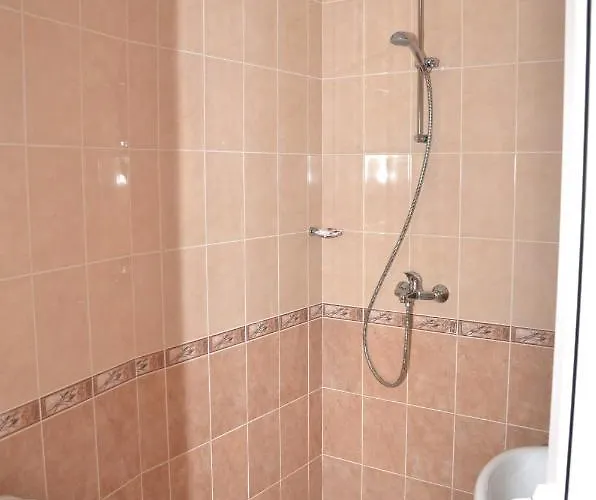 Семеен Хотел Къщата 2*